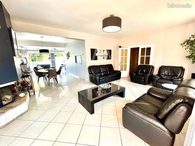 Maison 7 pièces 238 m²