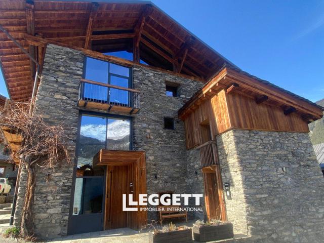 Maison 7 pièces 238 m²