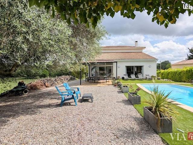 Maison 7 pièces 238 m²