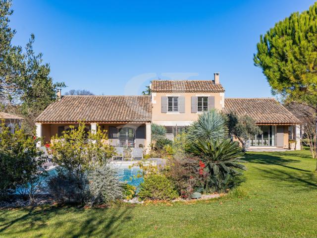 Maison 7 pièces 270 m²