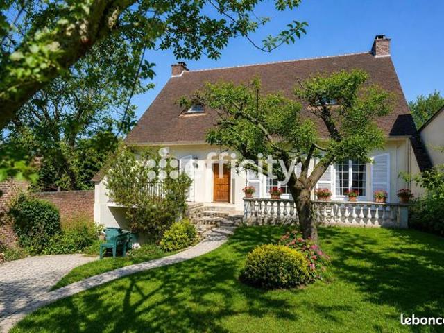 Maison 7 pièces 238 m²