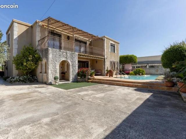 Maison 7 pièces 238 m²