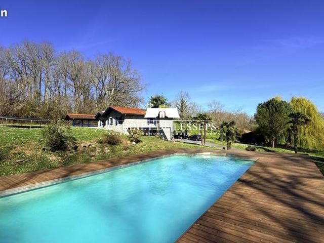 Maison 7 pièces 238 m²
