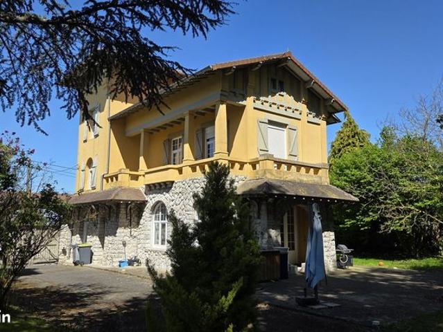 Maison 7 pièces 238 m²