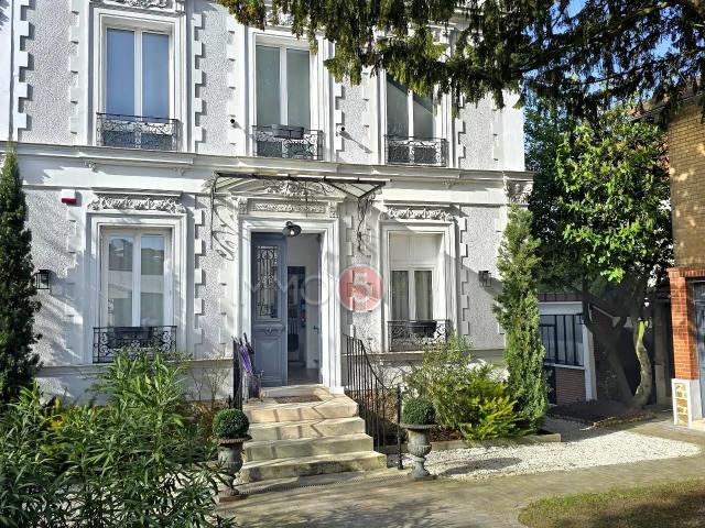 Maison 7 pièces 220 m²