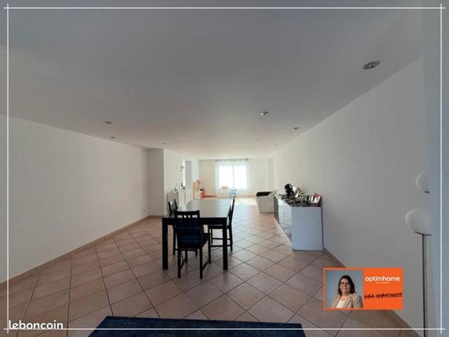Maison 7 pièces 239 m²