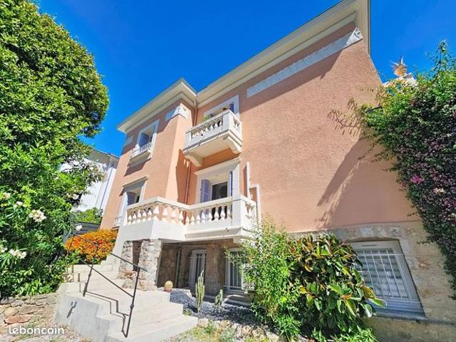 Maison 7 pièces 239 m²