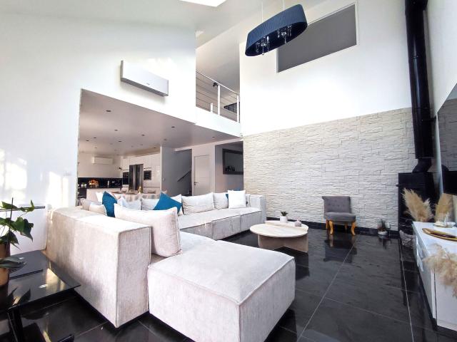 Maison 7 pièces 239 m²