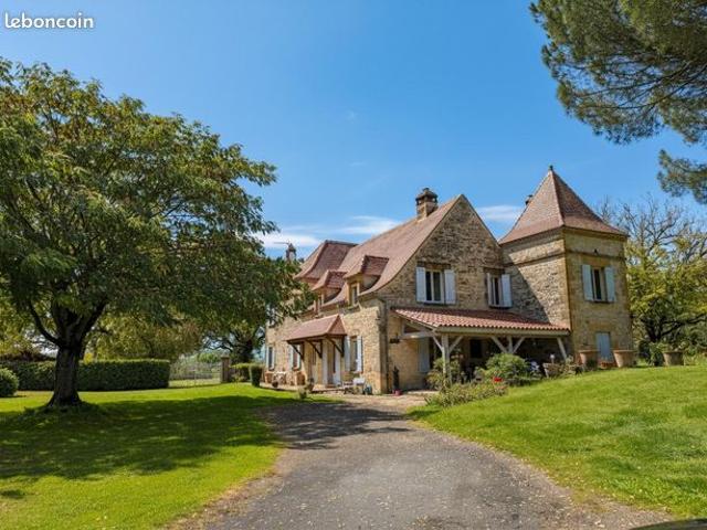 Maison 7 pièces 239 m²