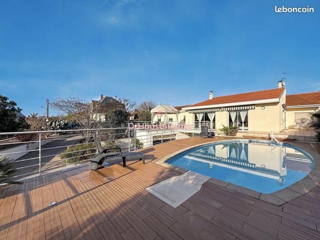 Maison 7 pièces 239 m²