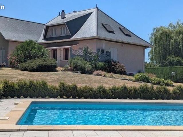 Maison 7 pièces 239 m²