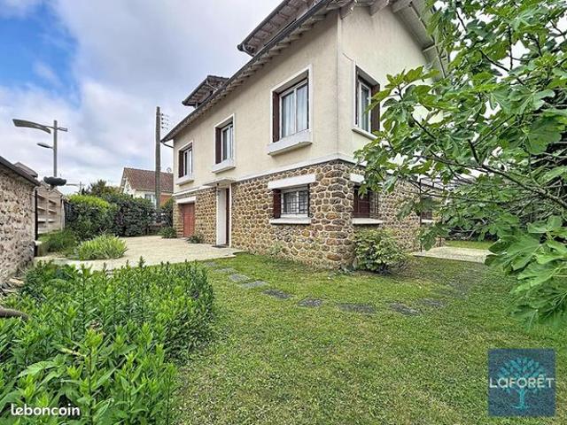 Maison 7 pièces 239 m²
