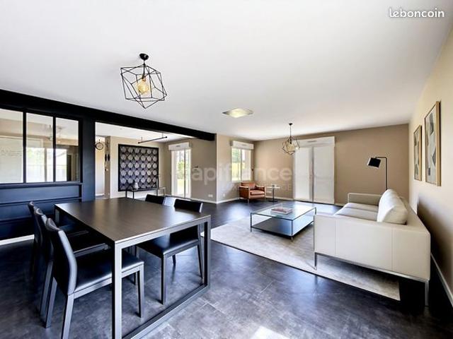Maison 7 pièces 239 m²