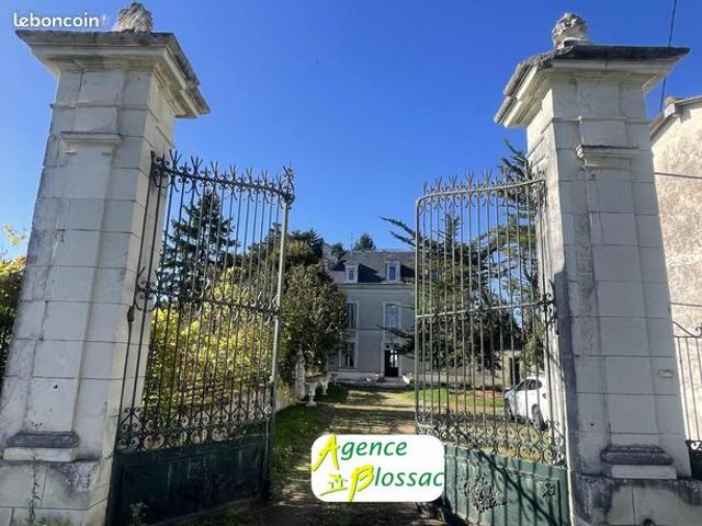 Maison 7 pièces 230 m²