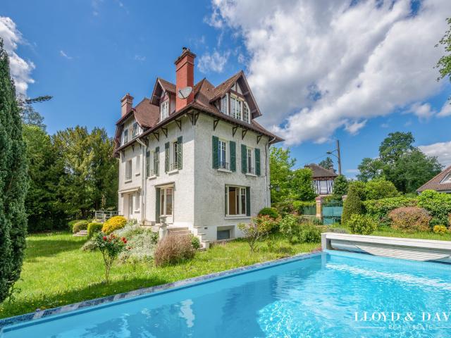 Maison 7 pièces 230 m²