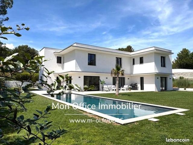Maison 7 pièces 230 m²