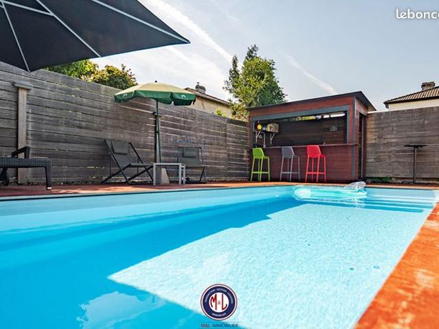 Maison 7 pièces 230 m²