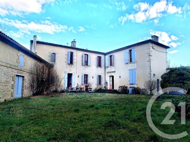 Maison 7 pièces 230 m²