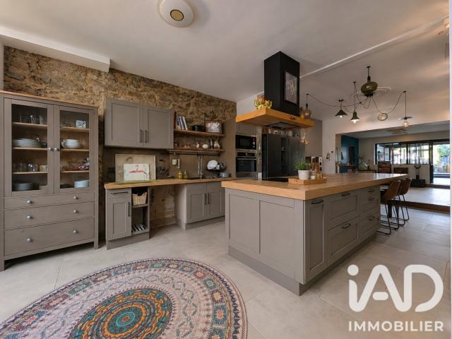 Maison 7 pièces 230 m²