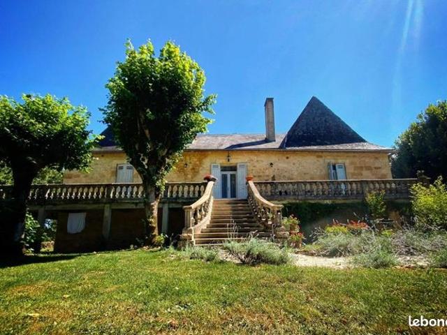 Maison 7 pièces 230 m²