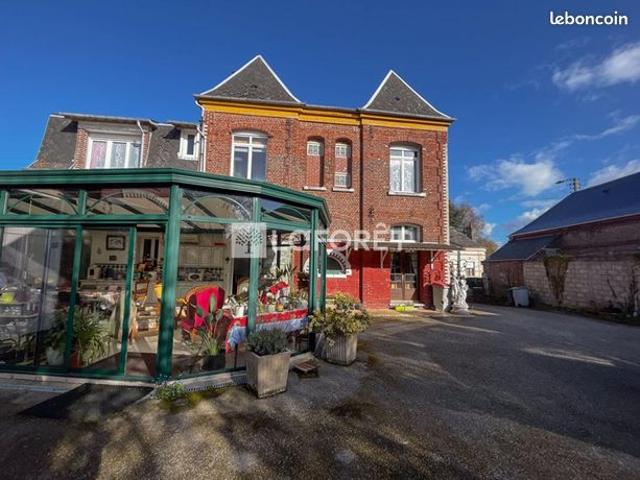 Maison 7 pièces 230 m²