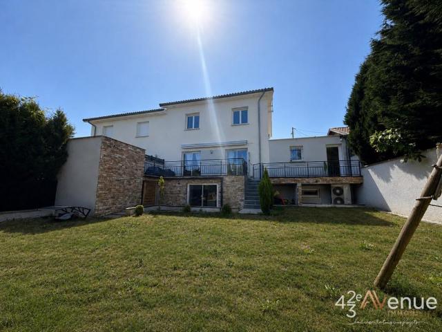 Maison 7 pièces 230 m²