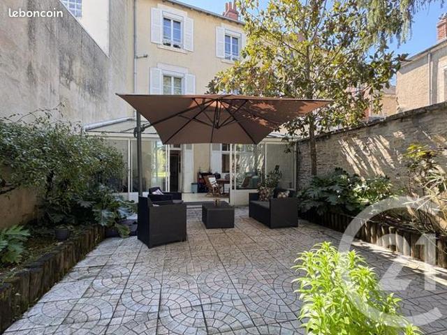 Maison 7 pièces 230 m²