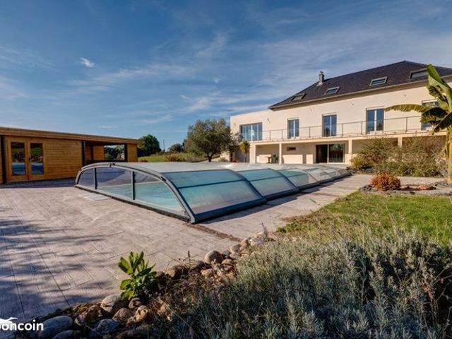 Maison 7 pièces 230 m²