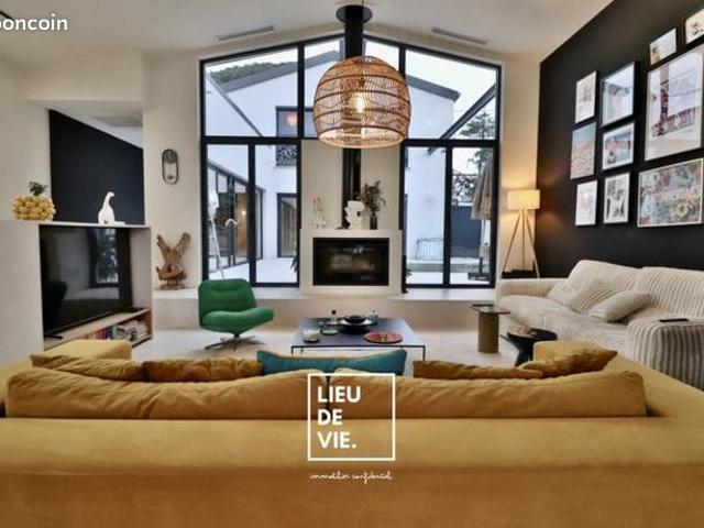 Maison 7 pièces 230 m²