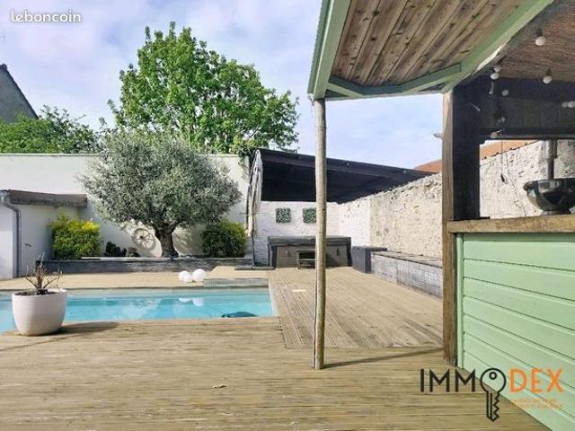Maison 7 pièces 230 m²