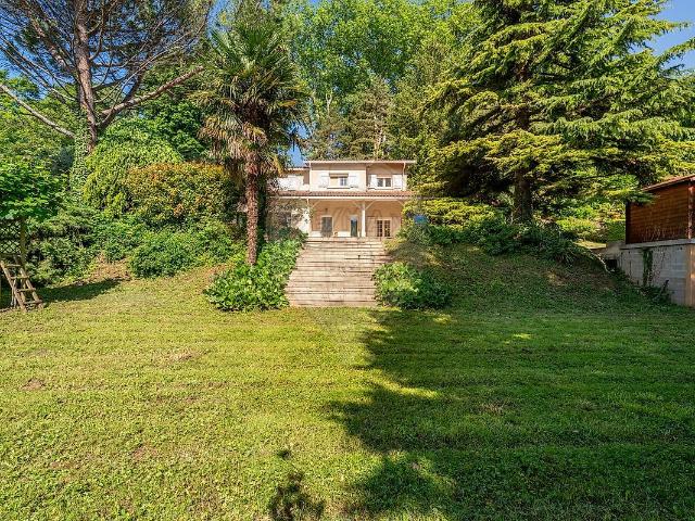 Maison 7 pièces 230 m²