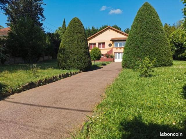 Maison 7 pièces 230 m²