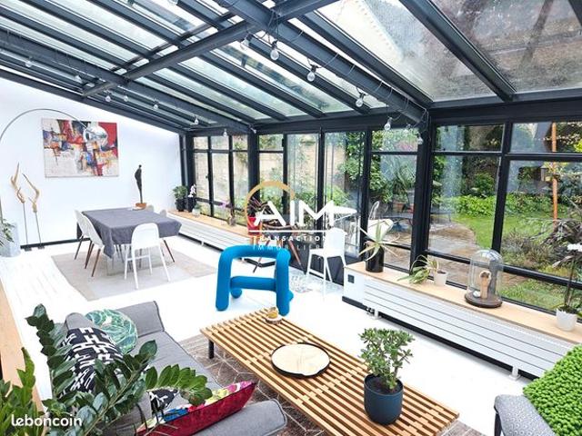 Maison 7 pièces 230 m²