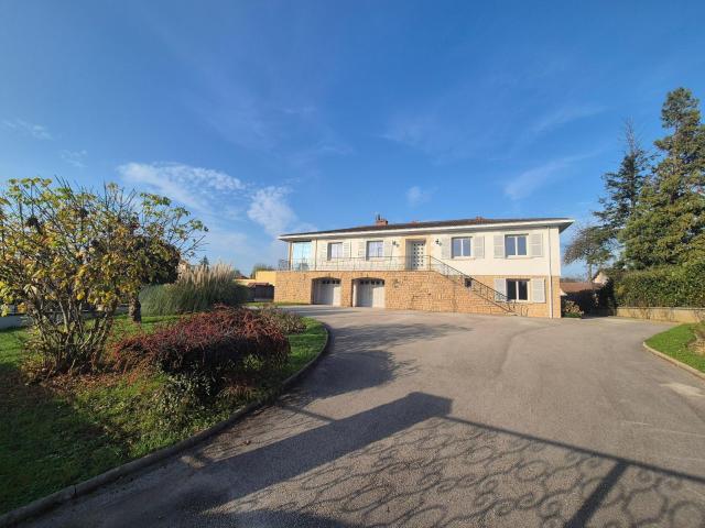 Maison 7 pièces 230 m²