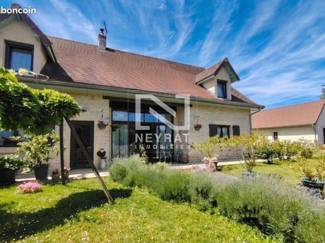 Maison 7 pièces 230 m²