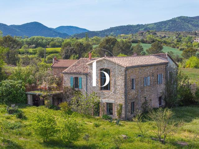 Maison 7 pièces 230 m²