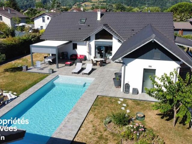 Maison 7 pièces 230 m²