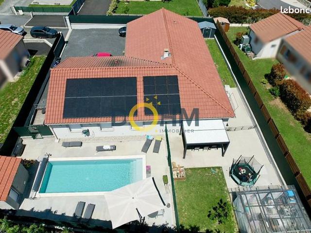 Maison 7 pièces 230 m²
