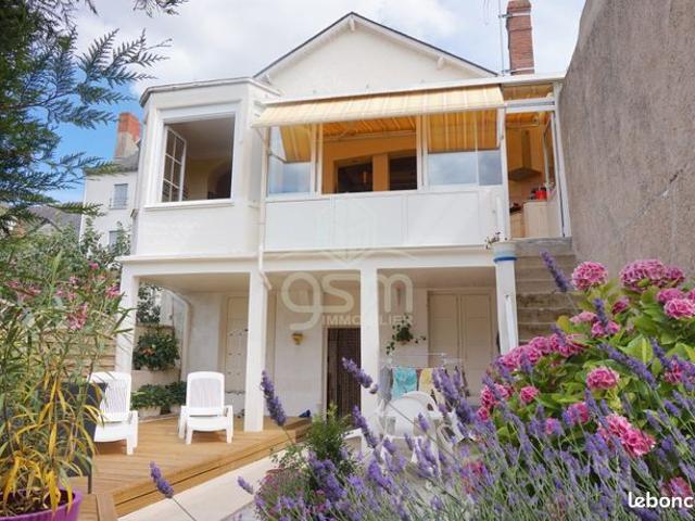 Maison 7 pièces 230 m²