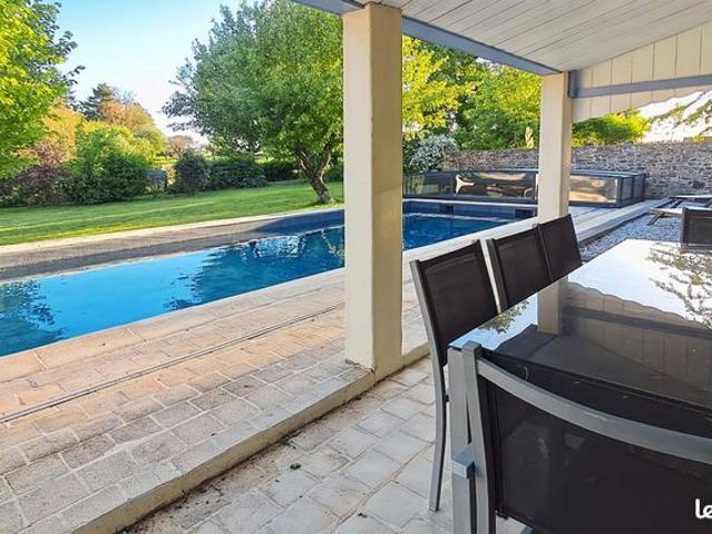 Maison 7 pièces 230 m²