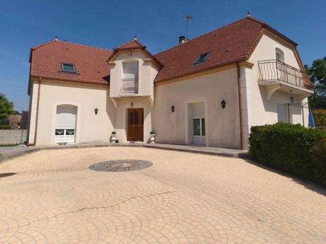 Maison 7 pièces 230 m²