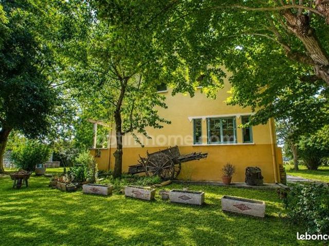 Maison 7 pièces 230 m²