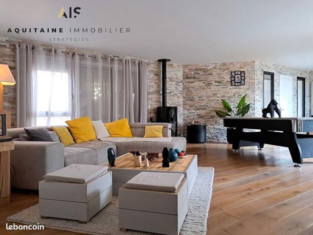 Maison 7 pièces 230 m²