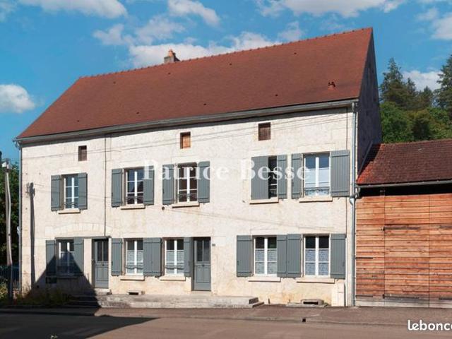 Maison 7 pièces 230 m²