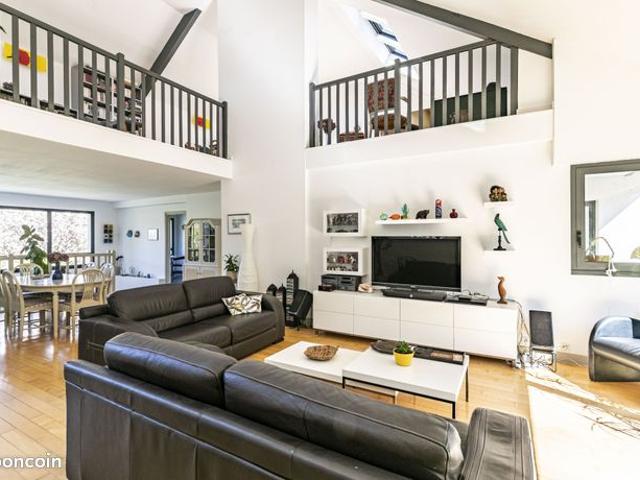 Maison 7 pièces 230 m²