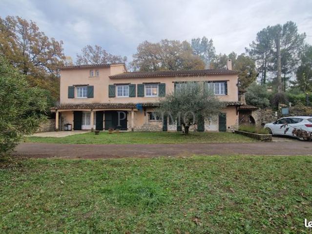 Maison 7 pièces 230 m²