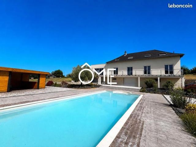 Maison 7 pièces 230 m²