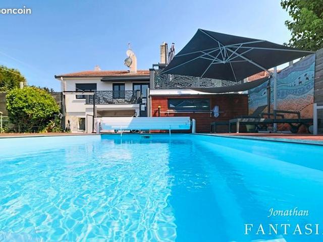 Maison 7 pièces 230 m²