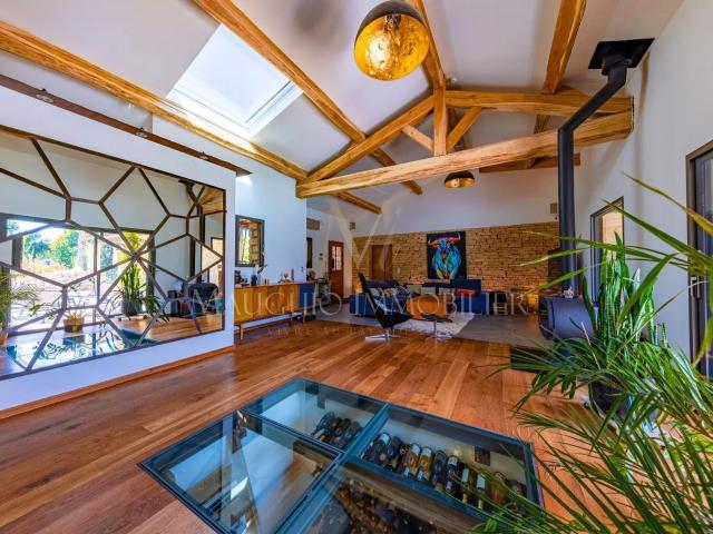 Maison 7 pièces 230 m²