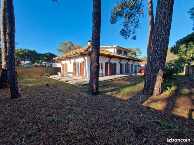 Maison 7 pièces 230 m²